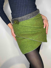 Lade das Bild in den Galerie-Viewer, Kuschelrock Doubleface Grau-Grün etwas länger
