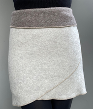 Lade das Bild in den Galerie-Viewer, Kuschelrock Doubleface Wollweiß-Beige
